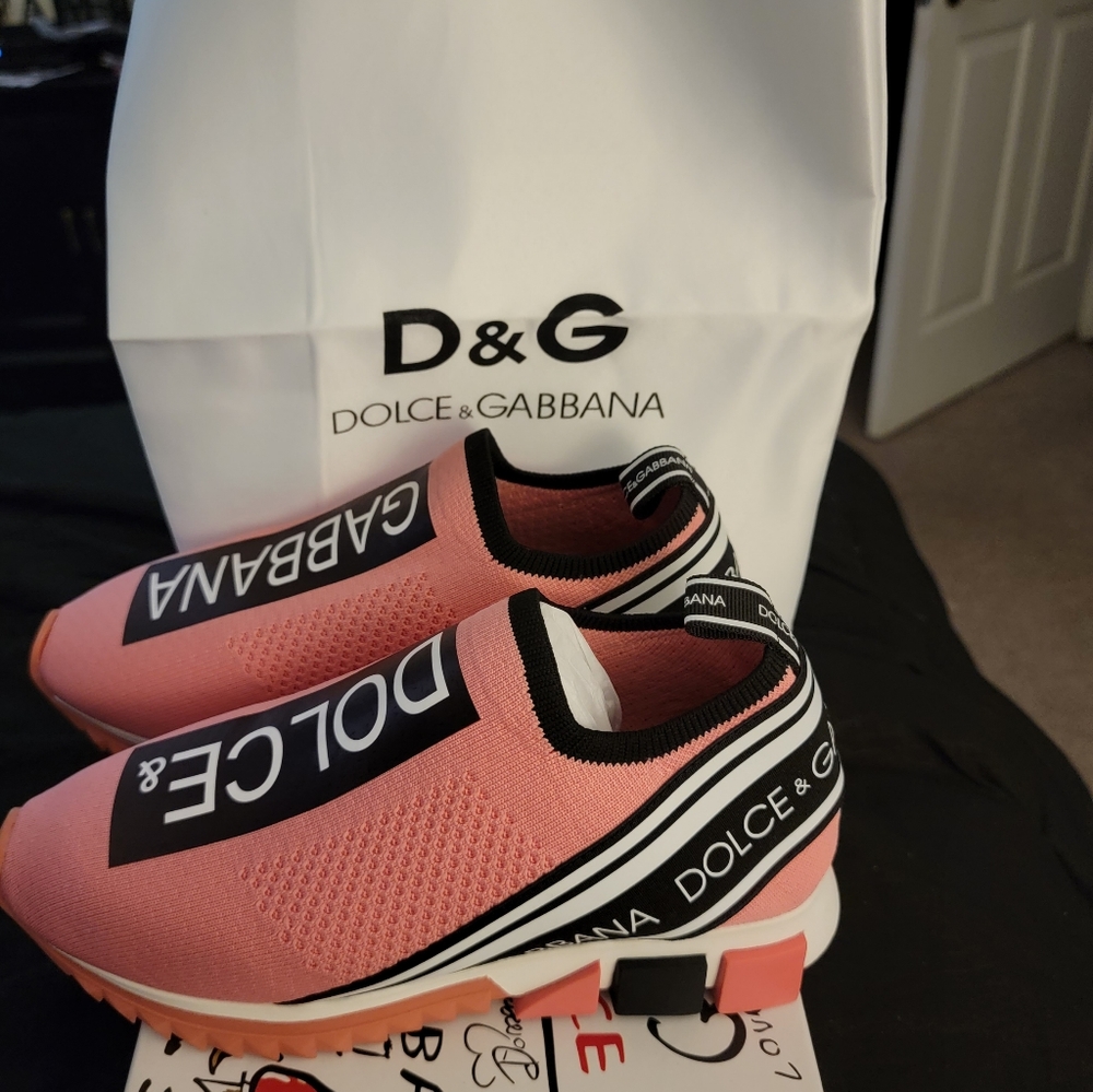 Womens Size 8 sneakers